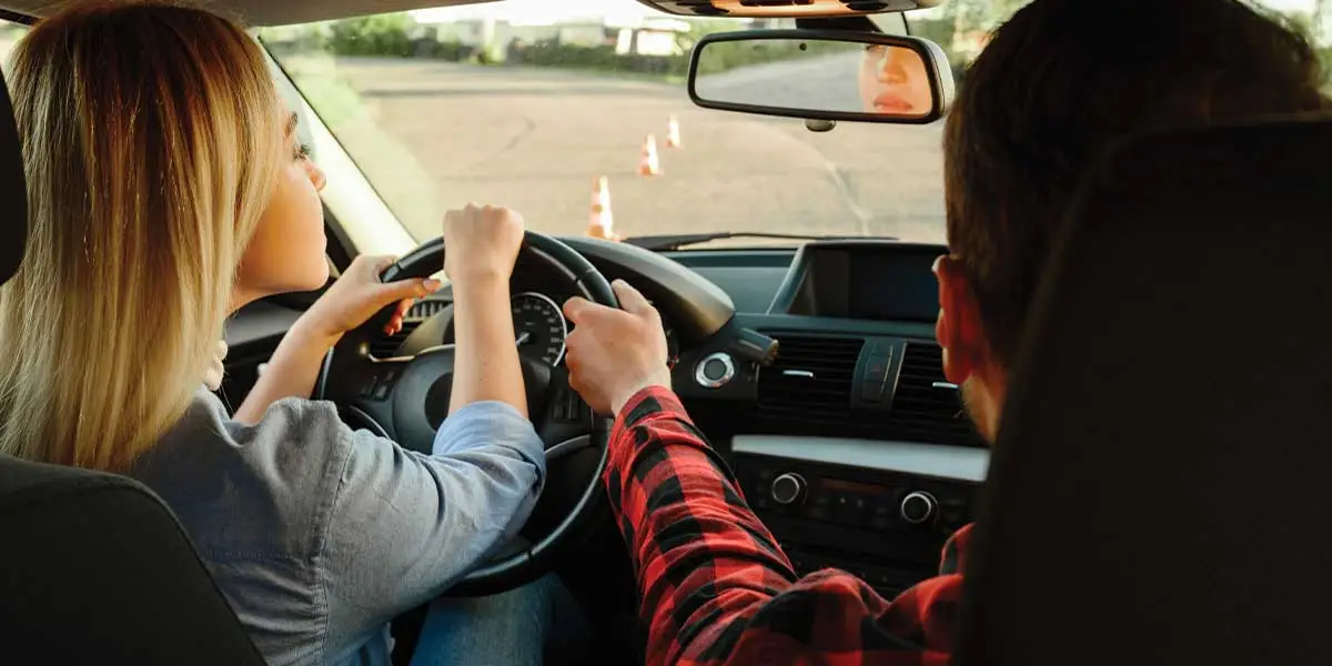 What are the pros and cons of private driving lessons versus driving school programs in Canada? Private Driving Lessons vs Driving School Private Lessons For Driving
